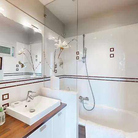 8 Bedroom Cozy In Hébergement de vacances